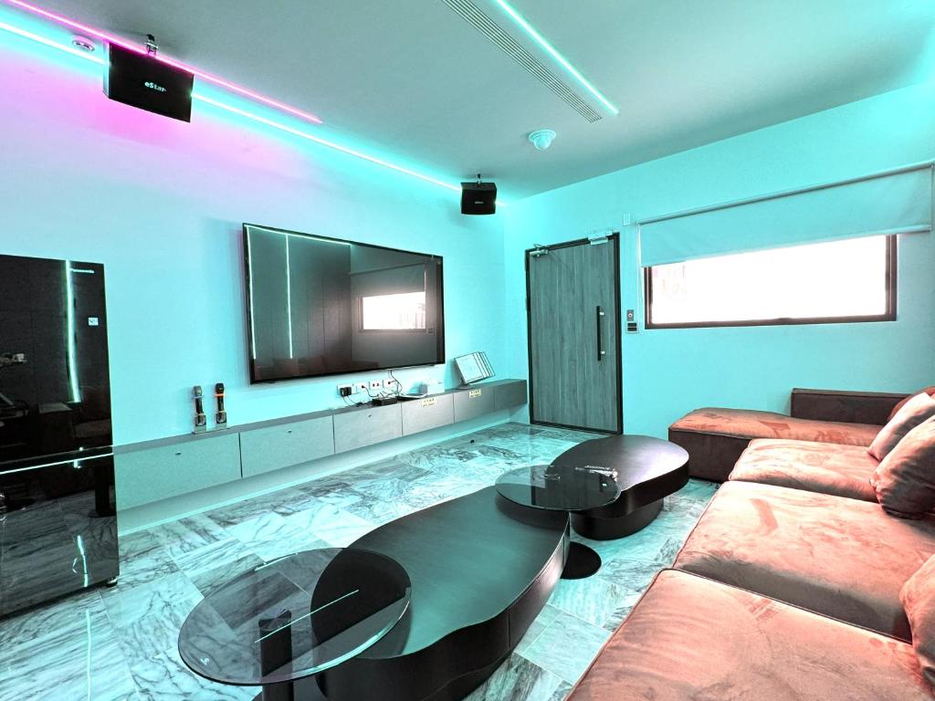 安平九號光舟-調酒Bar -電動麻將-停車方便-半露天烤肉-2-22人包棟