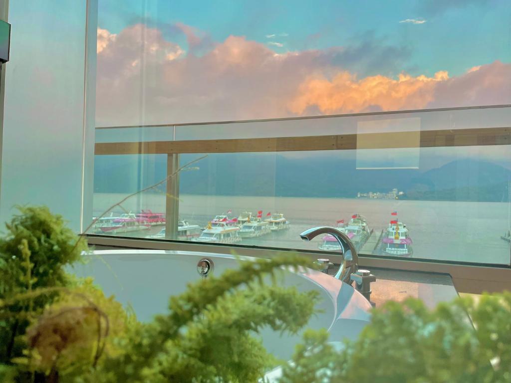 明湖采堤渡假館
