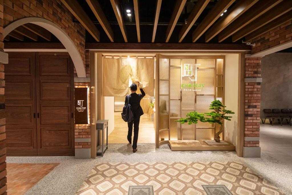 町·草休行館(桃園機場第二航廈)