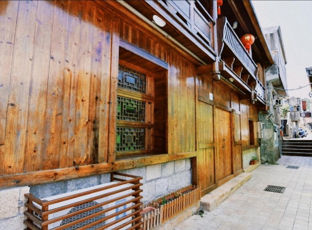 小島上二館